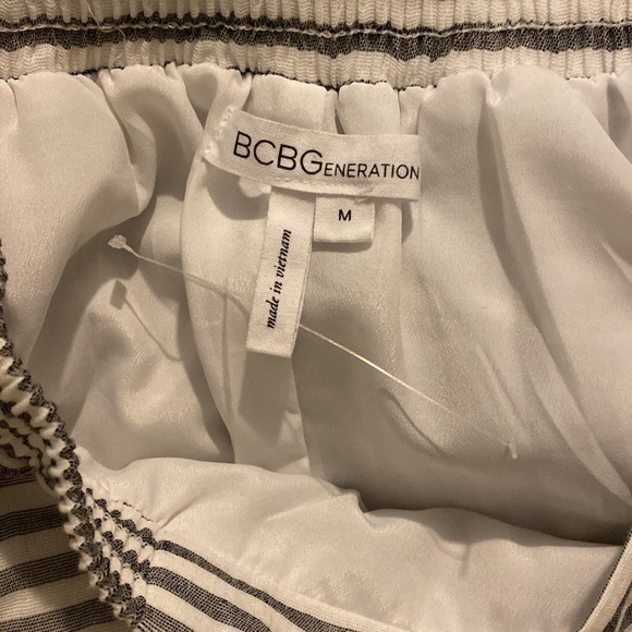 BCBGeneration Pocket Skirt - Picture 7 of 8